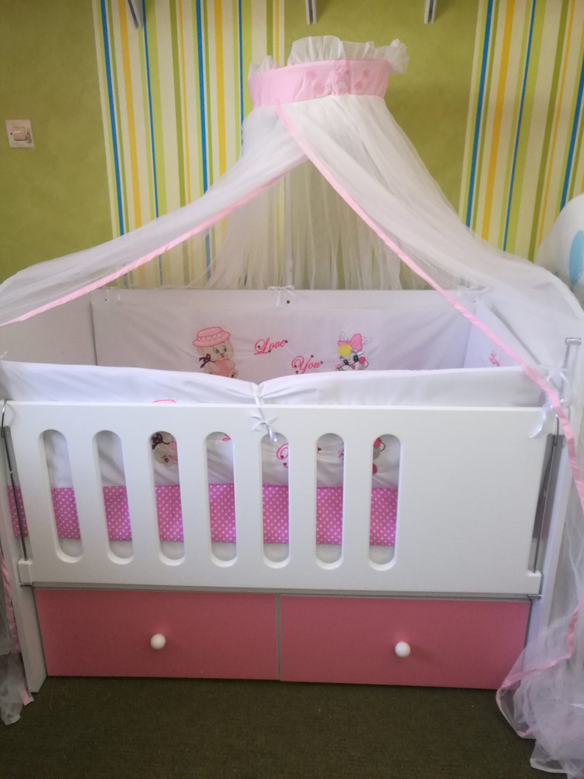 BERCEAU EN BOIS AVEC TIROIR