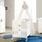 BERCEAU EN BOIS AVEC MOUSTIQUAIRE