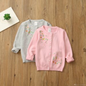 PULL FILLE LAINE A MOTIFS