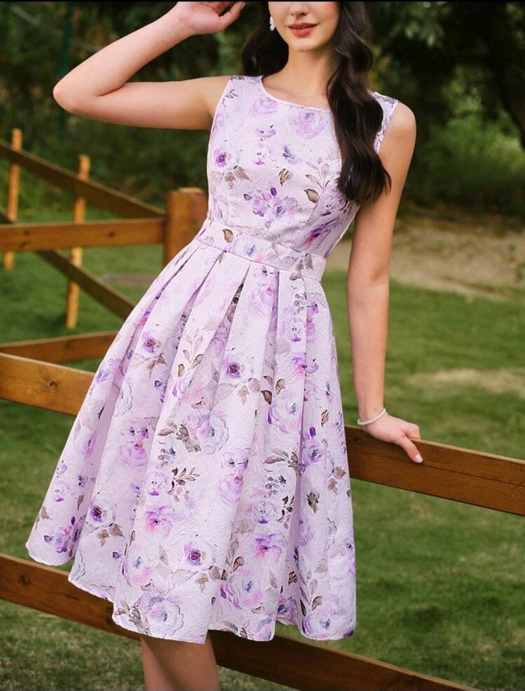 Robe Fleurie Élégante Femme – Coupe Évasée Violet Pastel Dakar – Image 5