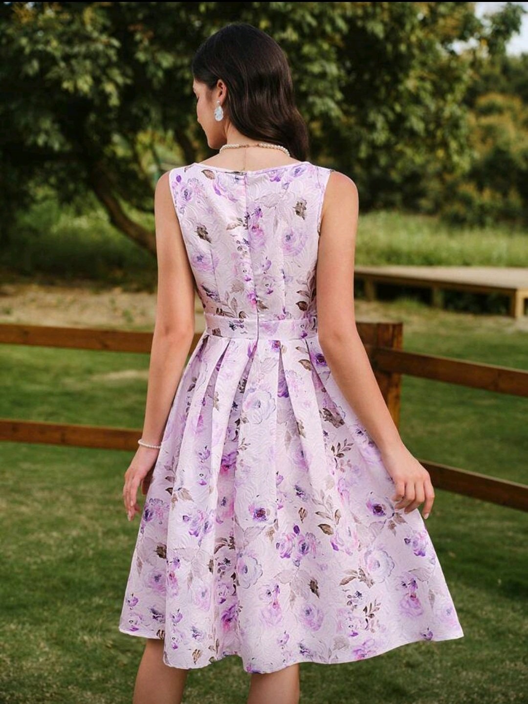 Robe Fleurie Élégante Femme – Coupe Évasée Violet Pastel Dakar – Image 4