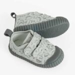 Chaussures Bébé Dino Gris Antidérapantes – Confort & Style | Bambinerie Maternita Dakar T 26- 35