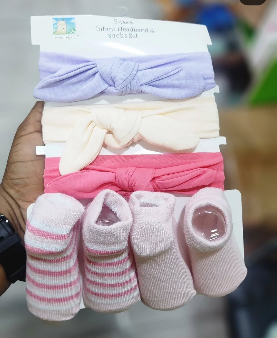 Coffret 5 Pièces Bandeaux & Chaussettes Bébé – Douceur et Style pour Nouveau-né à 12Mois| Bambinerie Maternita Dakar – Image 4