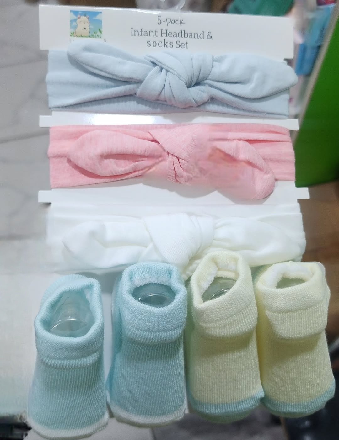 Coffret 5 Pièces Bandeaux & Chaussettes Bébé – Douceur et Style pour Nouveau-né à 12Mois| Bambinerie Maternita Dakar – Image 5