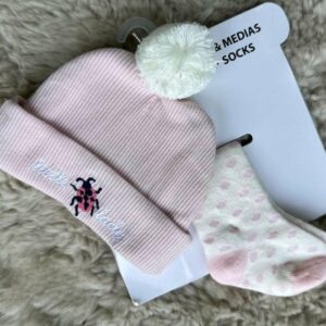 Bonnet Bébé avec Chaussettes Assorties – Douceur & Style pour Nouveau-né | Bambinerie Maternita Dakar