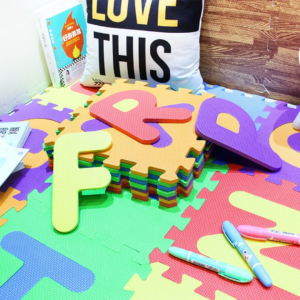 Tapis Puzzle Alphabet 26 Lettres de l’alphabet en Mousse EVA – 30 x 30 cm Maternita