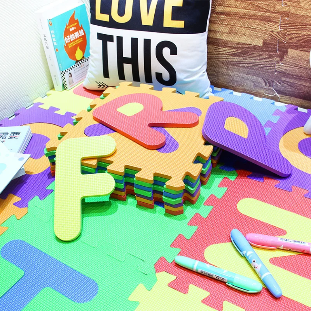 Tapis Puzzle Alphabet 26 Lettres de l’alphabet en Mousse EVA – 30 x 30 cm Maternita