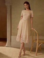 Robe Femme élégante beige en dentelle – Collection Maternita Dakar