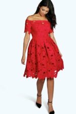 Robe Patineuse Rouge en Guipure Dentelle Épaules Dénudées – Taille 40-42 (Déstockage Seconde Main) | Maternita Dakar