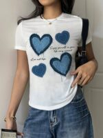 ​T-shirt Blanc Cœurs Denim & Inscriptions  Neuf– Taille 40-42 | Mode Femme & Maternité Dakar