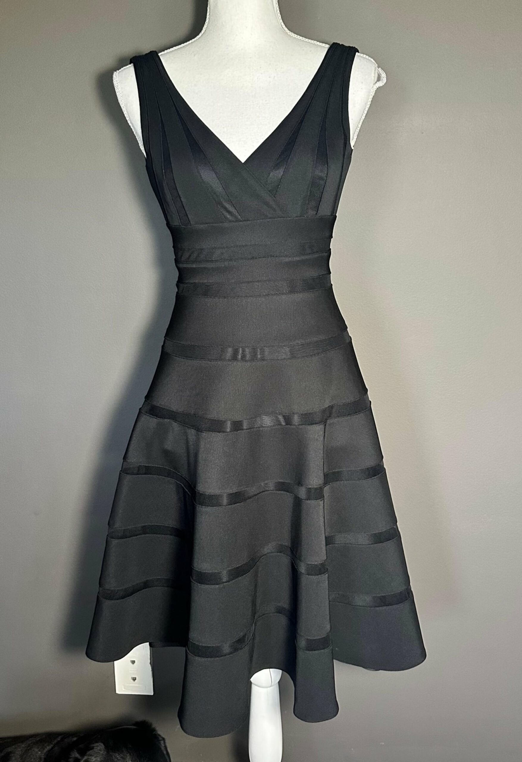 Robe Femme Patineuse Noire Chic Sans Manches – Déstockage 2nd Main (Taille 40-42) | Bambinerie Maternita Dakar – Image 2