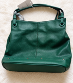 Sac fourre tout vert émeraude en cuir grainé pour maman, neuf avec étiquette, vendu en déstockage dans une bambinerie maternité à Dakar.