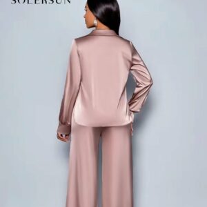 Top cache-cœur satiné manches longues et pantalon large chic Dakar