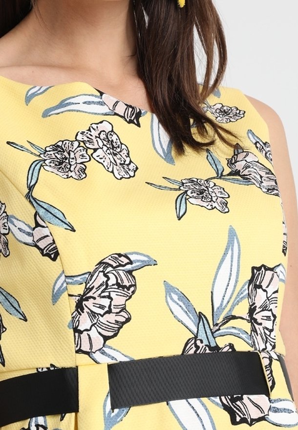 robe-sans-manches-jaune-fleurie-taille-40-42-bambinerie-maternita-dakar