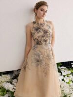 Robe midi beige fluide évasée avec broderies florales noires taille 40-42 Bambinerie Maternita Dakar