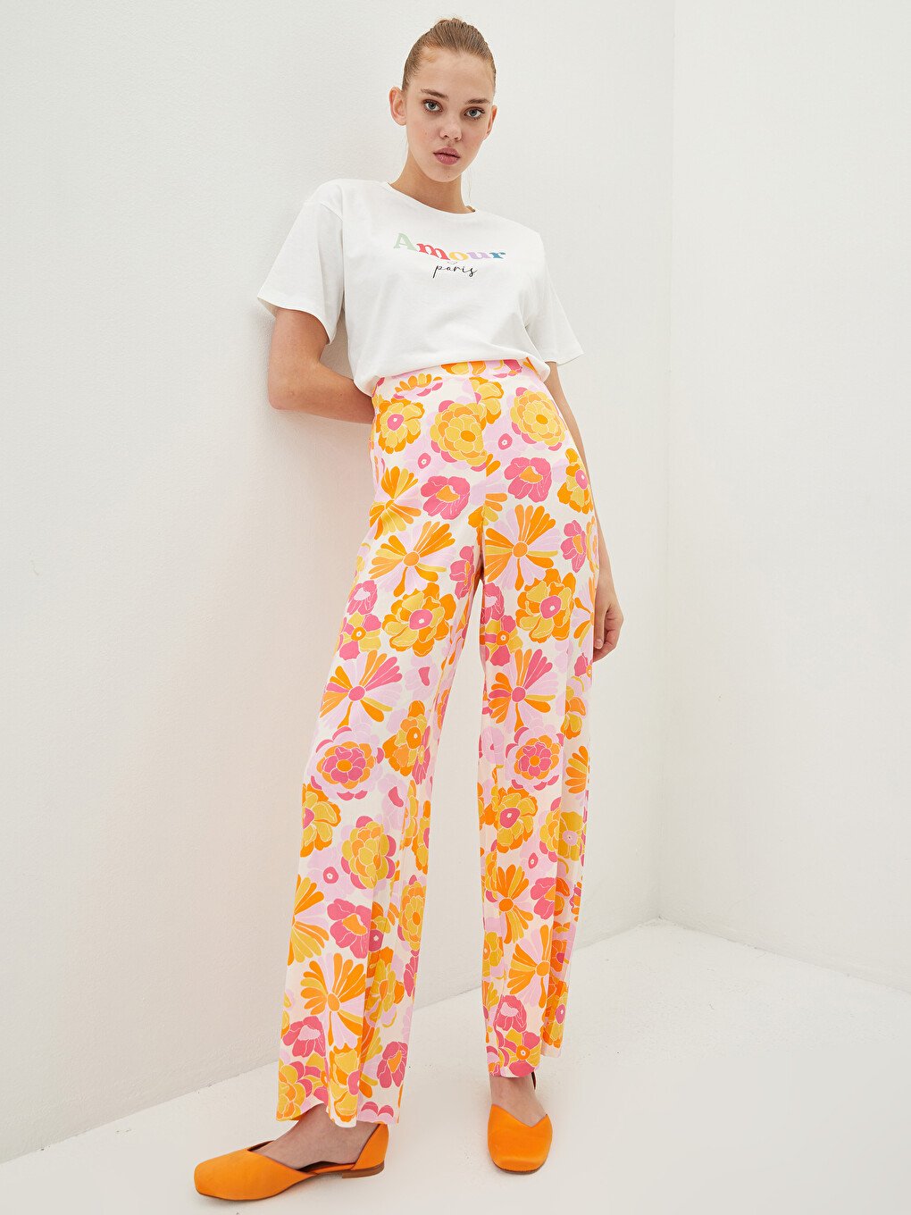 Pantalon fluide large a fleurs retro taille 40 destockage Maternita Dakar