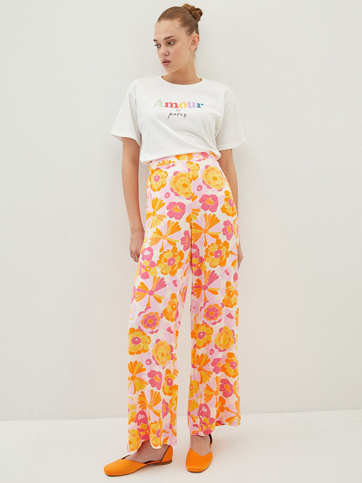 Look pantalon femme large imprime fleuri rose et orange taille 40 boutique Dakar