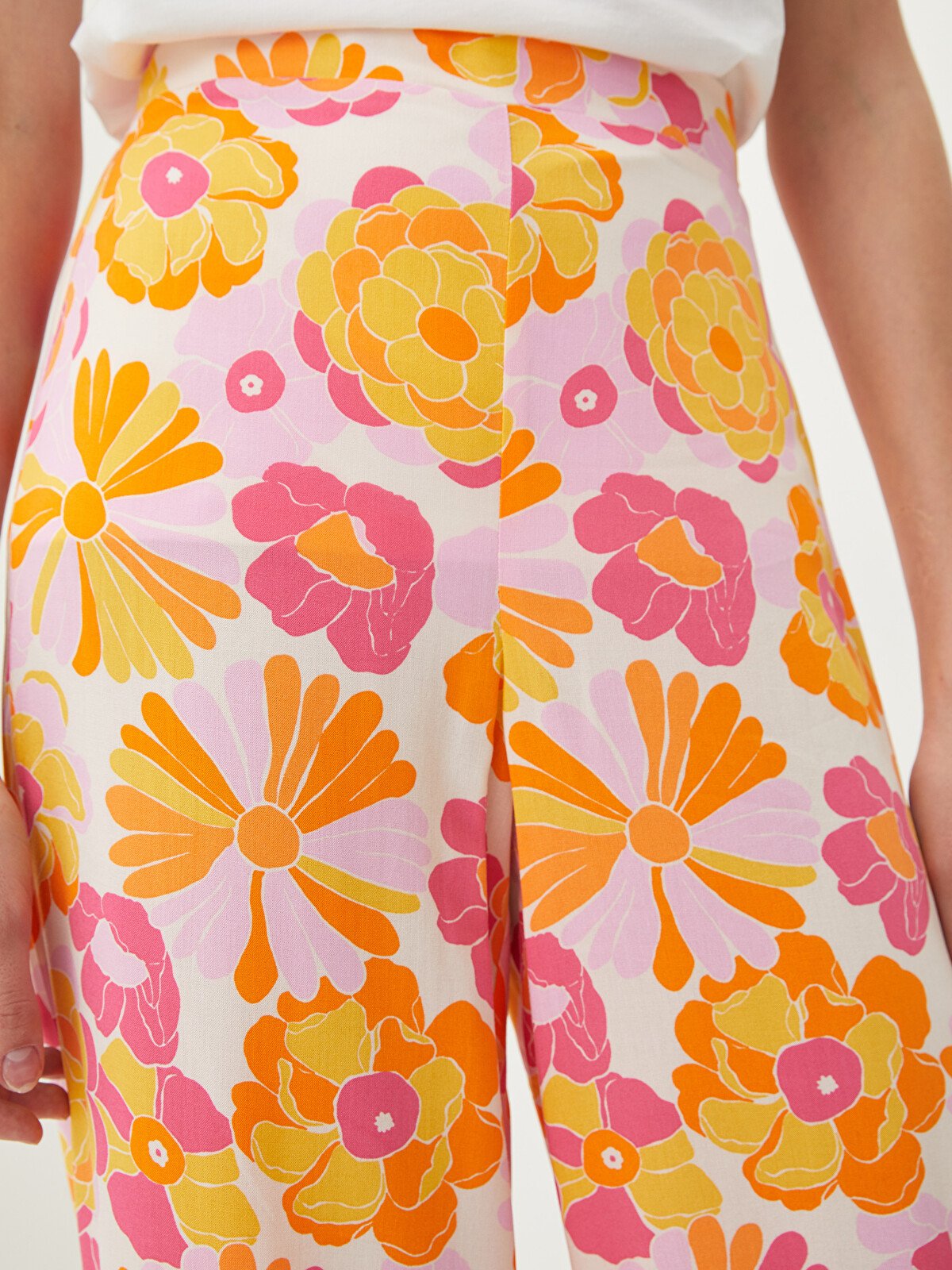 Pantalon fluide large a fleurs retro taille 40 destockage Maternita Dakar