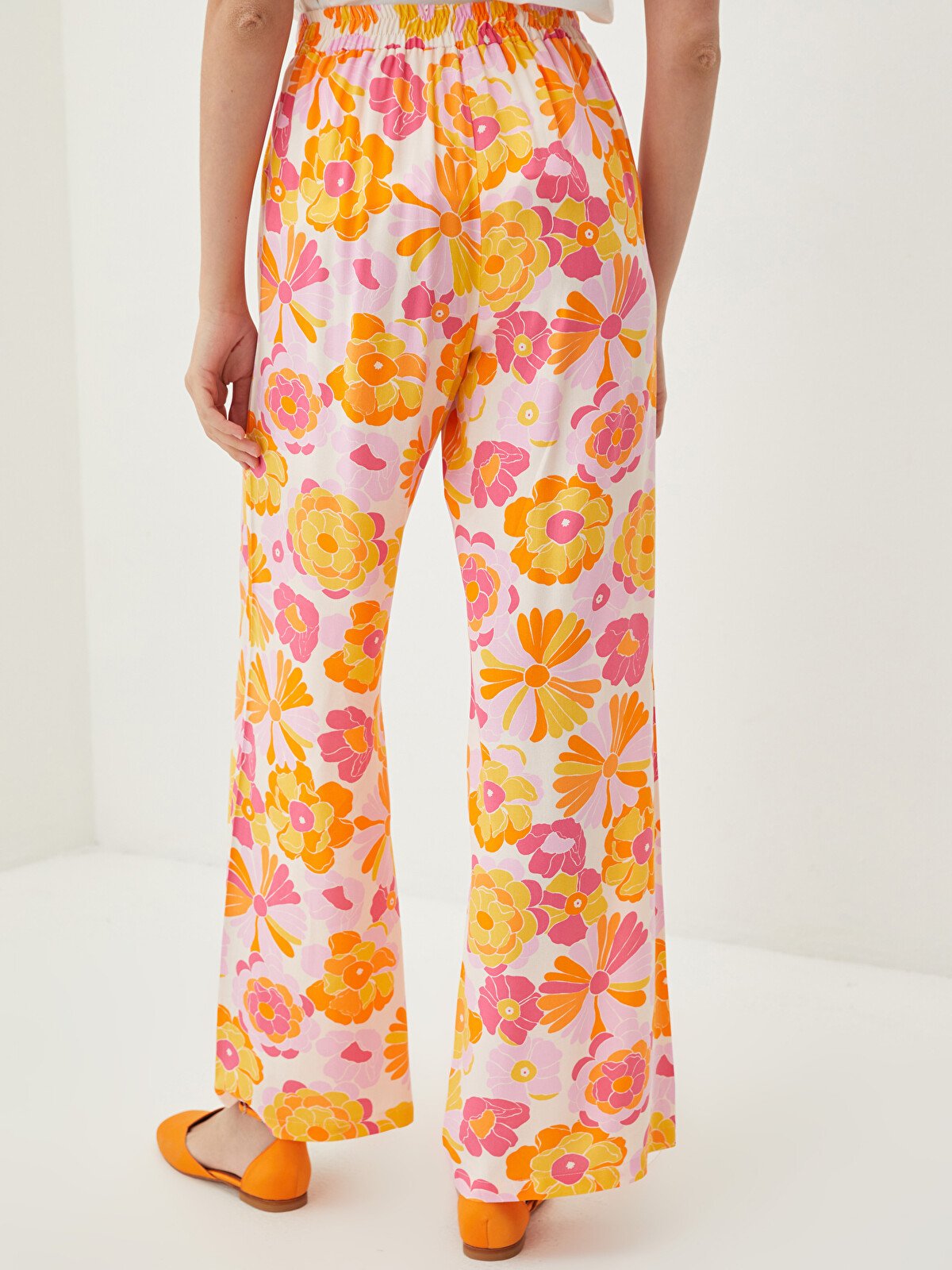 Pantalon fluide large a fleurs retro taille 40 destockage Maternita Dakar