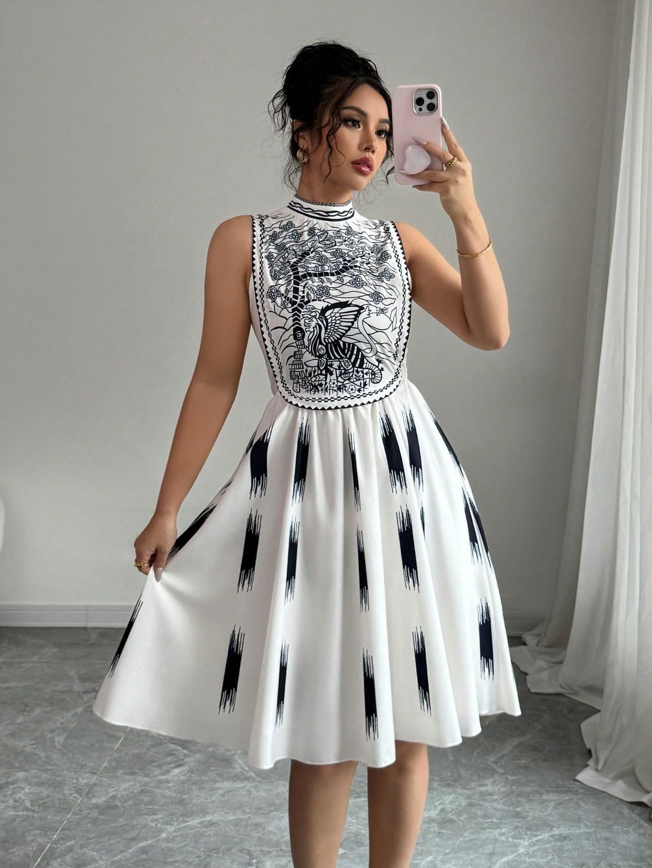 robe-patineuse-mi-longue-blanche-imprime-noir-col-montant-maternita-dakarrobe-patineuse-mi-longue-blanche-imprime-noir-col-montant-maternita-dakar