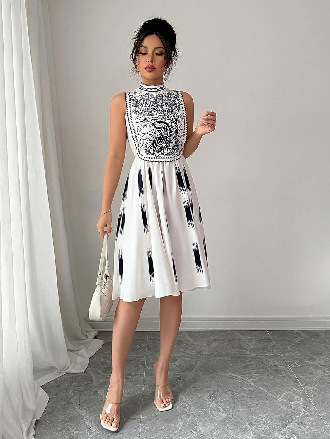 robe-patineuse-mi-longue-blanche-imprime-noir-col-montant-maternita-dakar