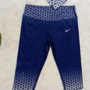 Ensemble de sport femme brassière et legging bleu géométrique taille 40 en vente chez Maternita Dakar