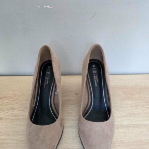 Escarpins suédine nude Grands Boulevards pointure 38 déstockage Bambinerie Maternita Dakar