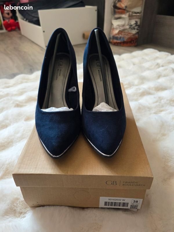 Chaussures à talon suédine bleue Grands Boulevards avec boîte déstockage Dakar